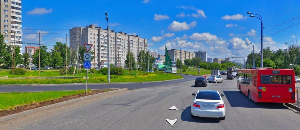 Схема движения по полосам на четырёхполосном круговом движении в Казани
