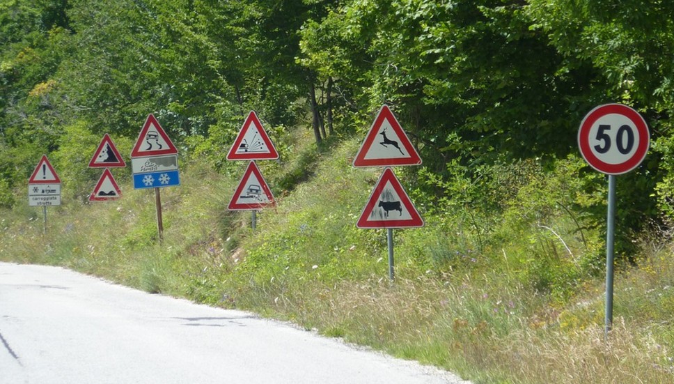 Уменьшенные дорожные знаки