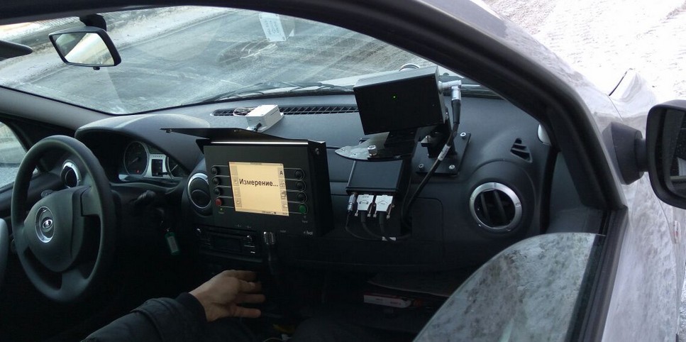 Вид работы Ларгуса с камерой ГИБДД внутри автомобиля